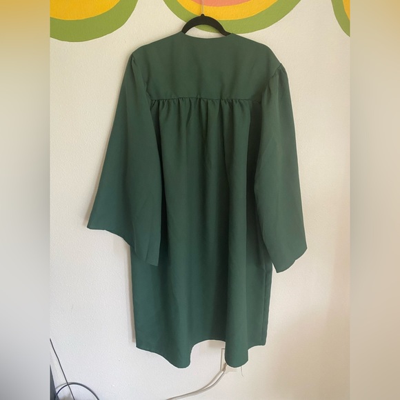 🎓Forest Green Grad Cap and Gown (XS Plus/ 5’-5’2”)🎓 - Picture 2 of 5